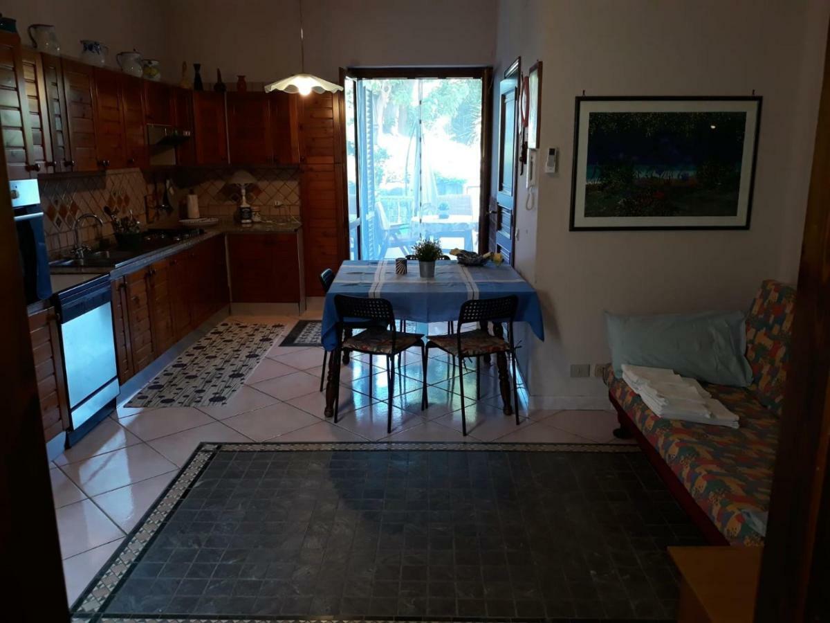 Andrew'S Apartment - Mulinia Residence อาชิเรอาเล ภายนอก รูปภาพ