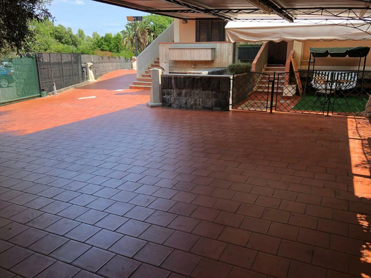 Andrew'S Apartment - Mulinia Residence อาชิเรอาเล ภายนอก รูปภาพ