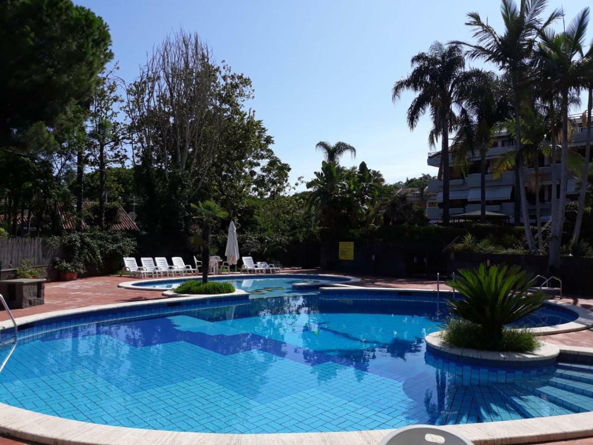 Andrew'S Apartment - Mulinia Residence อาชิเรอาเล ภายนอก รูปภาพ